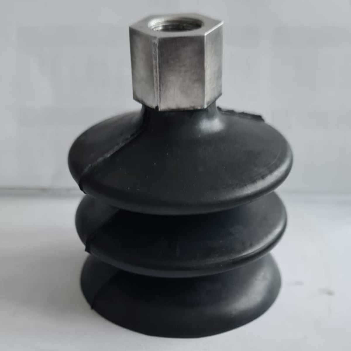 Vulcanized rubber bellows suction cup with 1/4" female aluminum support for vacuum and industrial automation etc.